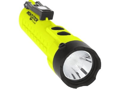 NightStick Dual-Light XPP-5422GMX Lanterna de Mão, à prova d´água, corpo em polímero, usa 3 pilhas alcalinas tipo AA (não inclusas), LR6, 210 Lumens, lâmpada LED, IEC60079-0, classe de temperatura T3, com dois imãs, produto importado