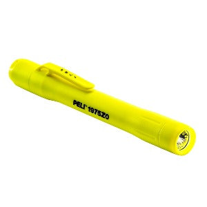 Pelican 1975 Z0 Lanterna LED Torch de segurança, ATEX, 117 lm (Lumen), alcance 24m, 141 candelas, amarela, tipo caneta, montável em capacete , feixe e clipe potentes para fácil fixação, chave de ativação total/momentânea, 146 mm, 2 pilhas alcalinas AAA, substitui o modelo 1965, produto importado, ficha técnica catalogo