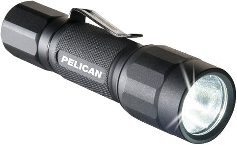 Pelican 2350 Lanterna de Mão, comprimento 107mm, peso com baterias 100g, tempo de bateria mínimo 2hrs 15m,  tempo de bateria máximo 21hrs, distância do facho de luz mínima 37 metros, distância do facho de luz máxima 130 metros, produto importado